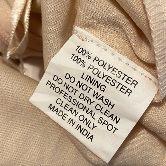 Mac Duggal 93575 Cap
Sleeve Embellished Gown
See NOTES - Picture 8 of 11